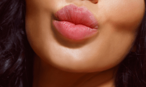 女性の唇